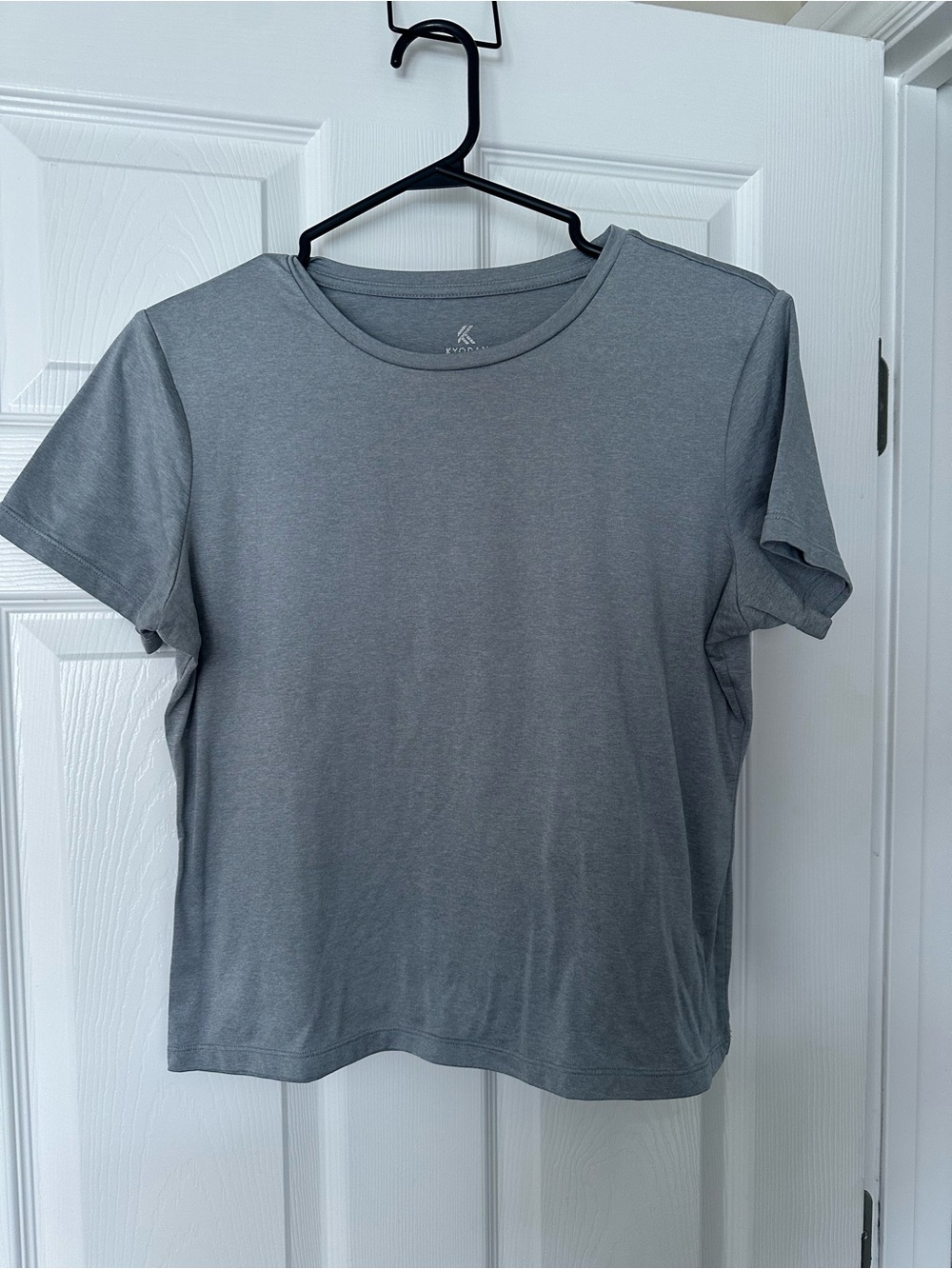 Kyodan Women’s Short Sleeve Crew Neck Tee in Light Gray